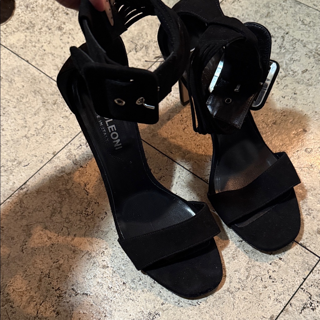 Elegant Black Heels By Leoni